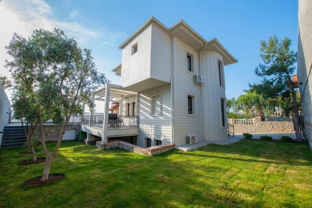 Havuzlu Korunakli Jakuzili Villa フェティエ エクステリア 写真