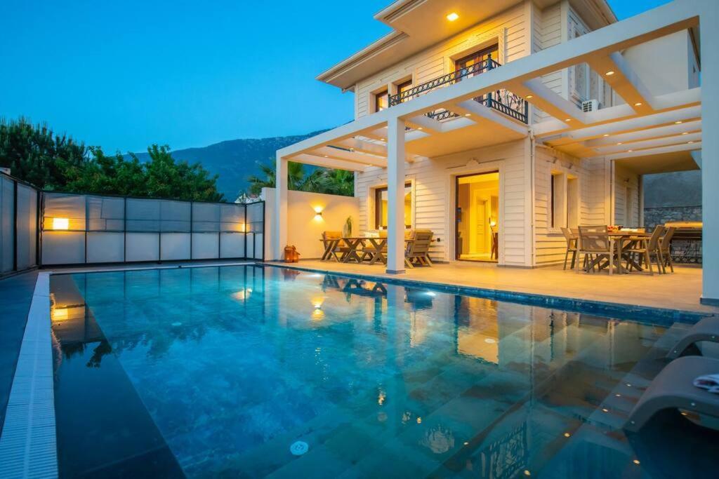 Havuzlu Korunakli Jakuzili Villa フェティエ エクステリア 写真