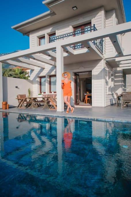 Havuzlu Korunakli Jakuzili Villa フェティエ エクステリア 写真